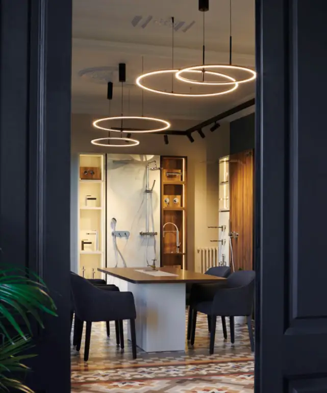Interior del Rovira Creative Studio en Barcelona, con las colecciones expuestas